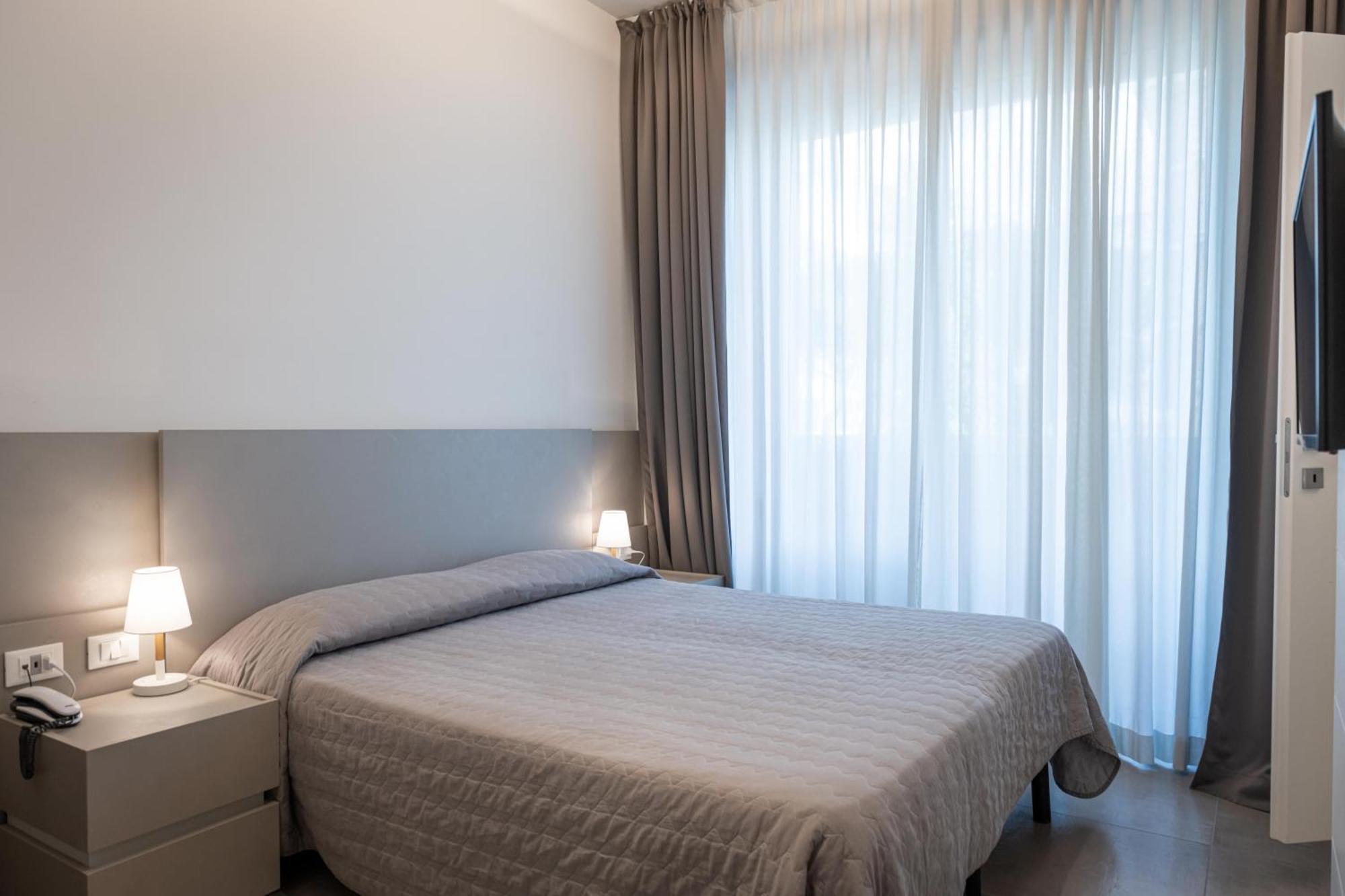 Perla Verde Hotel Milano Marittima Bagian luar foto