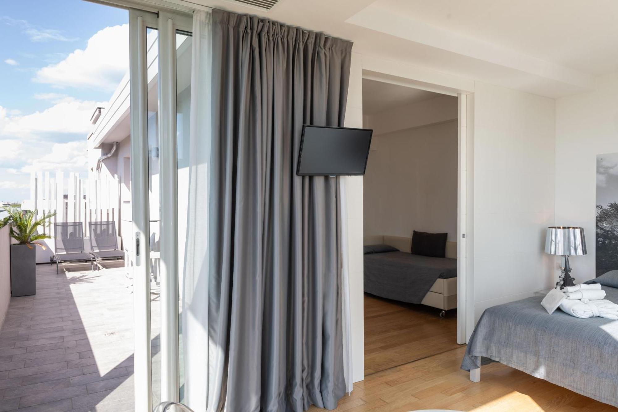 Perla Verde Hotel Milano Marittima Bagian luar foto