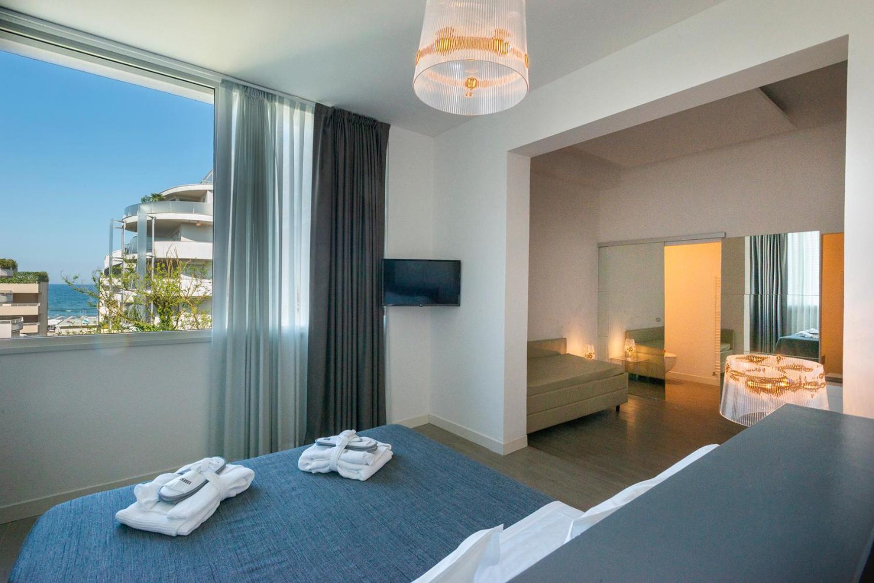 Perla Verde Hotel Milano Marittima Bagian luar foto