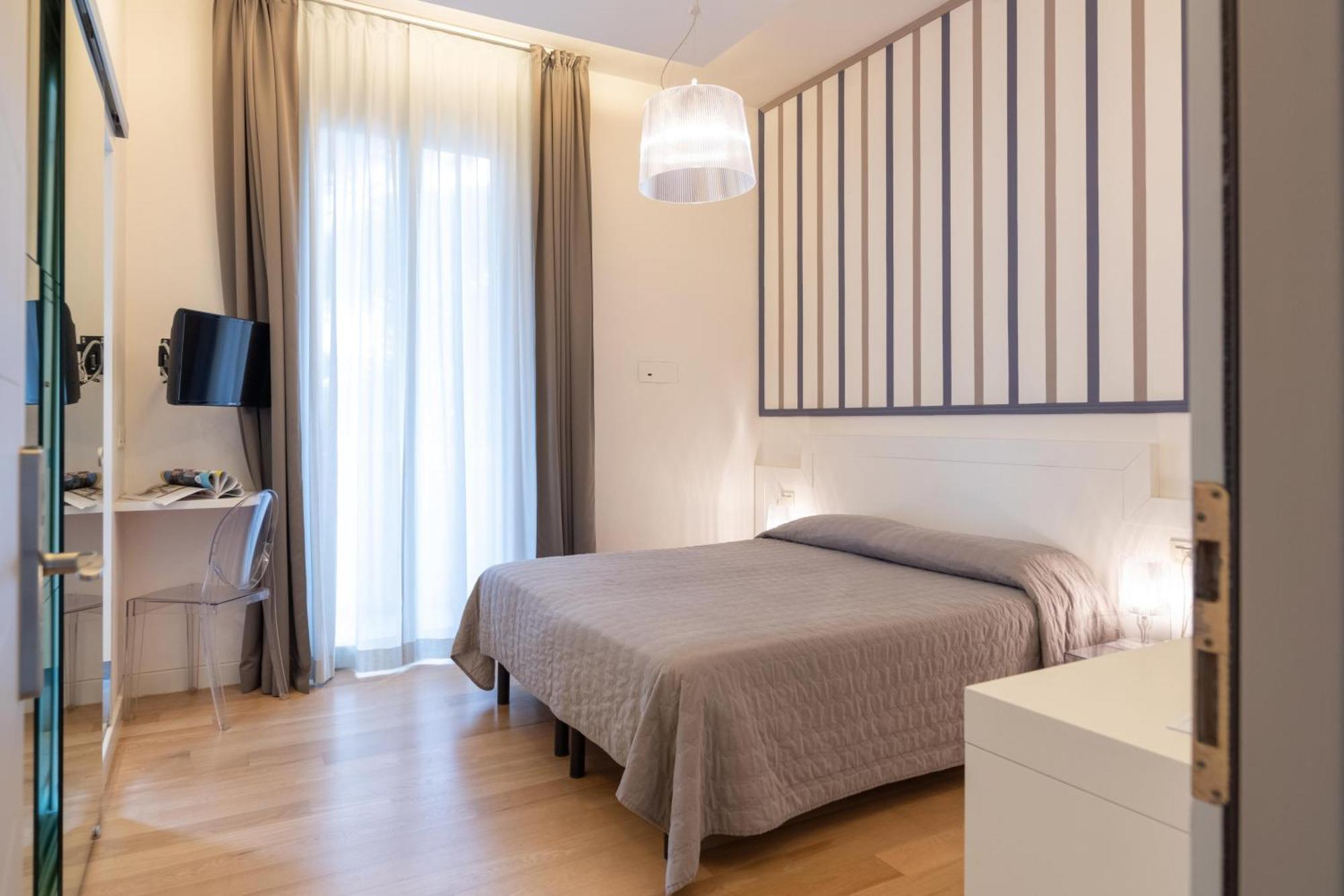 Perla Verde Hotel Milano Marittima Bagian luar foto