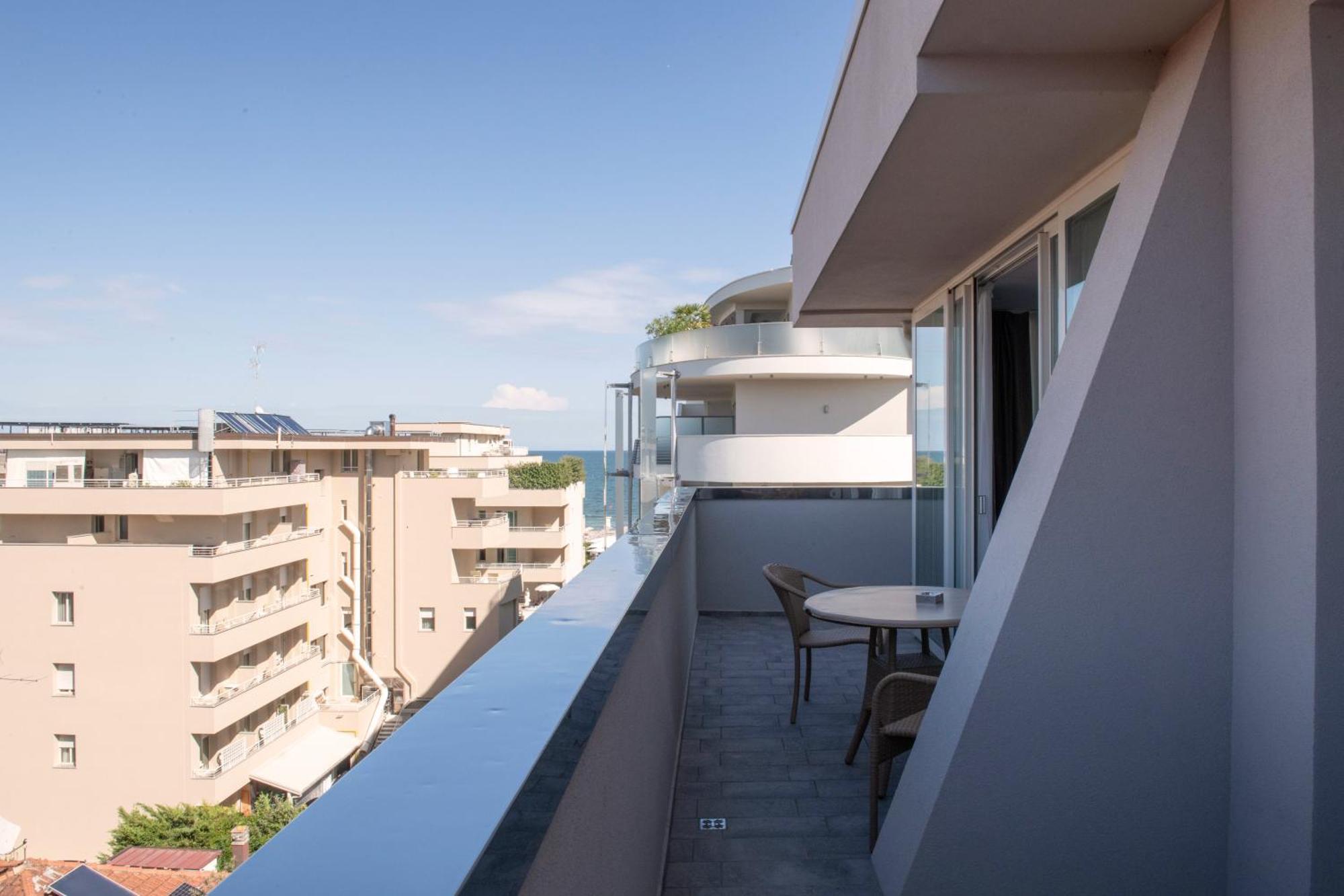 Perla Verde Hotel Milano Marittima Bagian luar foto