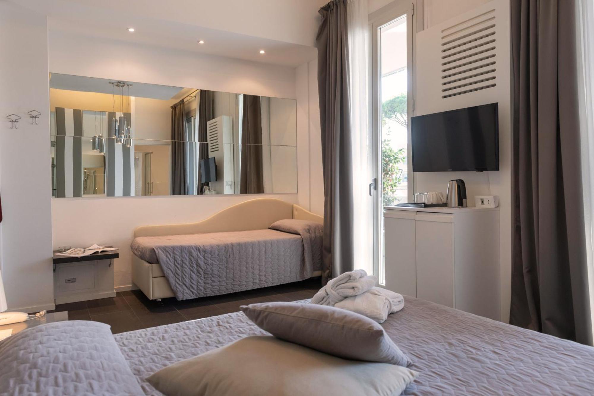 Perla Verde Hotel Milano Marittima Bagian luar foto