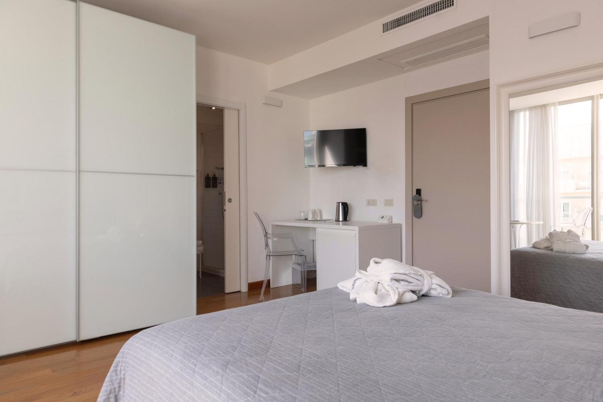 Perla Verde Hotel Milano Marittima Bagian luar foto