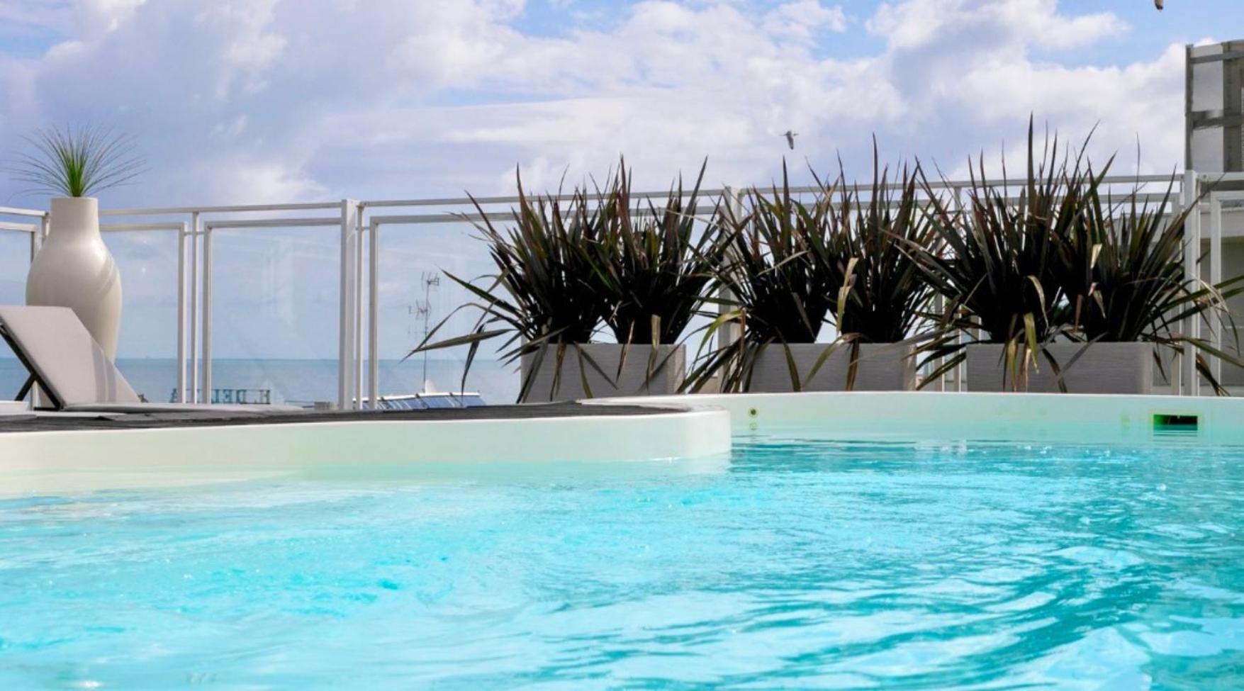 Perla Verde Hotel Milano Marittima Bagian luar foto